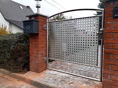 Edelstahltürchen mit Lochblechfüllung Quardatlochung