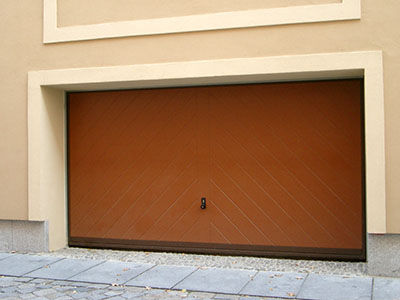 Schwingtor mit Holzfüllung - E-Antrieb