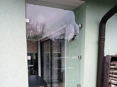 Windfang, Trennwand aus Glas