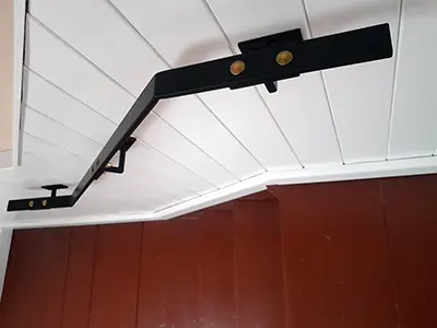 Handlauf mit Messingschrauben