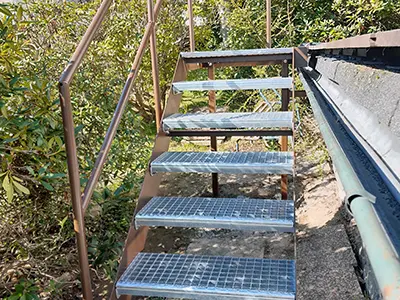 einfache Gartentreppe